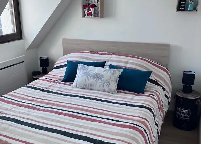 Duplex Familial Refait A Neuf Avec Balcon, A Deux Pas De La - Fr-1-712-96 Villers-sur-Mer