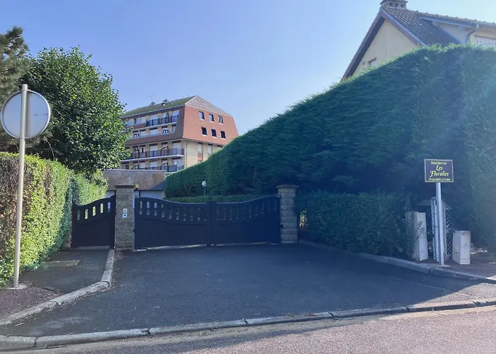 Duplex Familial Refait A Neuf Avec Balcon, A Deux Pas De La - Fr-1-712-96 Villers-sur-Mer